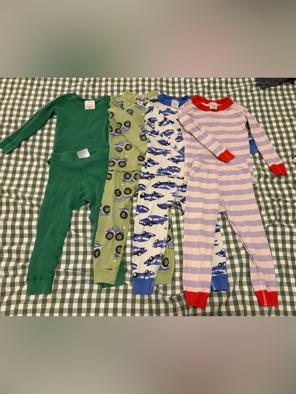 Hanna Andersson Kids Four-Pack Pajama Set in Green, Light Green, Blue & Pink